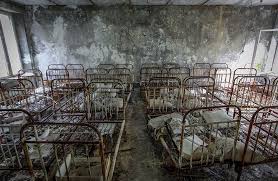 Osez Penetrer Dans Les Vestiges Angoissants De Pripiat Cette Ville Fantome Situee A 3 Kilometres De Tchernobyl Tchernobyl Centrale Nucleaire Et Maison Hantee