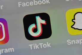 Serrer à la gorge de manière à faire perdre la respiration ou même la vie. Italie Une Fillette De Dix Ans Meurt A La Suite D Un Defi Sur Tiktok