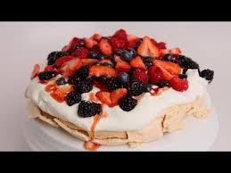 Pavlova Recipe Laura In The Kitchen Pavlova Recipe Pavlova Sweet Desserts