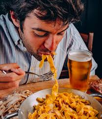 📣Ve presentamo sua maestà ER PORCINO! • 'A fettuccina 'gnorante la famo a  mano tutti i giorni, i porcini so' freschi, i tavoli all'aperto cor  venticello ce stanno... SBRIGHETE A PRENOTA'!! •