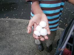 Zaman air batu adalah tempoh suhu menurun dalam jangka masa yang lama dalam iklim bumi yang seterusnya menyebabkan peningkatan dalam keluasan air batu di kawasan kutub dan glasier gunung. Hujan Air Batu Sebesar Bola Pingpong Sayangislam Com