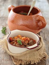 Torta di carne e barba di becco. Gulasch Di Manzo All Ungherese