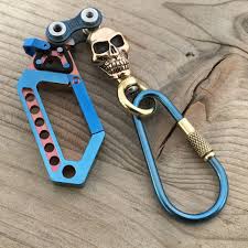 titanium skull drone carabiner by edcapparatus on etsy ウォレットチェーン ハンドメイド キャンプ
