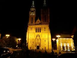 Croazia è la destinazione di viaggio ideale per tutti quelli che stanno cercando una vacanza interessante concentrata intorno alla bellezza della natura. Caserta24oreviaggi In Croazia A Zagabria Ma Attenti Alla Frontiera Www Caserta24ore It