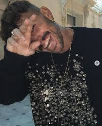 Nel corso delle serate sarà affiancato ancora una volta da fiorello. Sanremo 2021 Da Fedez A Orietta Berti Ecco I 26 Big In Gara Tgcom24