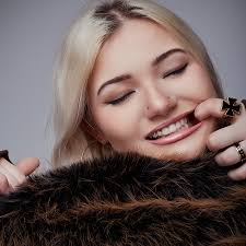 AIRBNB 🏡 Concept video I made with some killers 💃🏼