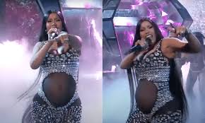 During her 2021 bet awards performance with migos, cardi b debuted her growing baby bump. Vn7gu7h Z40hxm