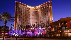 9 Places On The Vegas Strip Where You Can Still Find Free Parking Las Vegas Free Vegas Strip Free Park