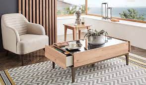 pin op houten decoratie