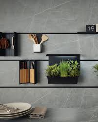 Was In Der Kuche Nicht In Den Schrank Passt Wird An Die Wand Gehangt Das Next125 Paneelsystem Die Perfekte E Kuchendesign Modern Kuchen Design Kuchen Mobel