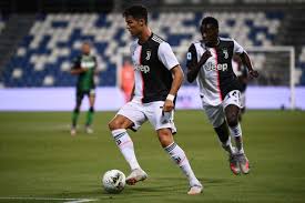 Sassuolo vs juventus prediction 12 may 2021. Sassuolo Juventus Alex Sandro Salva Sarri Neroverdi Vicini All Impresa