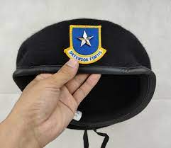 Beret with star