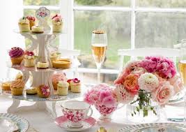 50 ans de joie et de peine 50 ans d'amour de confiance et de fidélité, l'un à l'autre donnés, comme le plus beau des cadeaux. Choisir Un Theme De Mariage 43 Themes Originaux Et Idees Decoration De Mariage