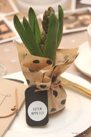 Blumen tischdeko eine frische idee! Tischdekoration Zum 80 Geburtstag Mit Tollem Tischlaufer Aus Alten Fotos Tischlein Deck Dich