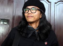 He is known in particular for depicting malaysia's then prime minister, najib razak, as a clown. Hauled Up Over Air Suam Minister Posters Fahmi Reza Refuses To Be Cowed Malaysia The Vibes