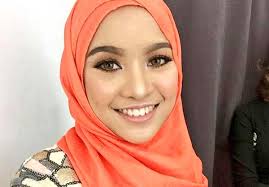 Hikayat cinta si pematah hati merupakan sebuah drama bergenre cinta dan berbahasa melayu di negara malaysia. Biodata Penuh Nabila Razali Hikayat Cinta Si Pematah Hati Picisan Hakim Ramli