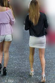 ｔバック透けてるよ 美尻が激エロなマイクロミニの極上ギャル beauty back view mini skirts tight skirt asian dress