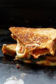 Pizza Grilled Cheese Sandwich In 5 Minuten Kochkarussell Rezept Rezepte Fingerfood Rezepte Kochkarussell