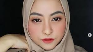 Dan tidak sedikit orang yang tengah mencari informsi video nathalie holscher viral tiktok. Selain Nathalie Holscher Wanita Ini Pernah Berubah Mirip Aurel Dan Nagita