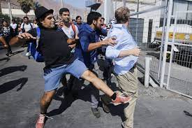 El ex candidato presidencial, josé antonio kast, fue agredido en la ciudad de iquique. Fotos La Agresion Que Sufrio Jose Antonio Kast En Iquique Cooperativa Cl