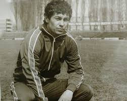 Trecut pe la marea rivală şahtior doneţk, mircea lucescu nu a avut o viață ușoară la dinamo kiev. Mircea Lucescu Fotbalist Rapid Rapid Bucuresti