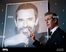 International everett hi-res stock photography and images