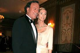 His second wife is miranda rijnsburger, a former dutch model who is 23 years his junior. Julio Iglesias Se Caso Con Miranda Rijnsburger El Espectador