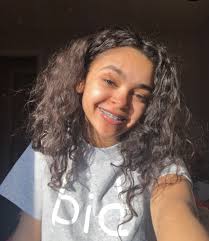 If you want to get natural curly hair, you must follow some precepts essential to the success of the operation. Meryemhxk Curly Girl Hairstyles Light Skin Girls Curly Hair Styles