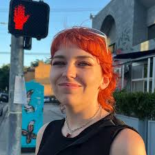 Amy Hewett's Instagram, Twitter & Facebook