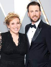 chris evans with sister carly at the 88th annual academy awards at hollywood highland center in hollywood california february 28 2016