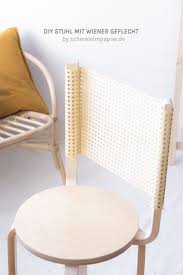Ikea Diy Mit Geflecht So Wird Aus Zwei Hockern Ein Stuhl Ikea Diy Diy Mobel Einfach Ikea Stuhl
