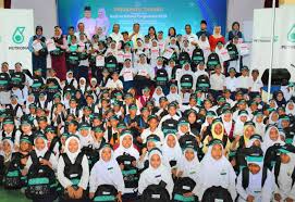 Dia mula mencari jalan dan sering memikirkan cara untuk mengurangkan berat kasut untuk membantu pelari memecut dengan mudah. Majlis Agama Dan Istiadat Melayu Perlis Yayasan Petronas Tekankan Kepentingan Stem