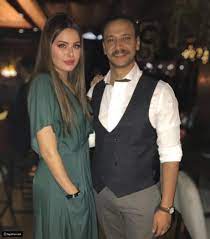 كما تنتظر مي عرض فيلمي ريتسا وقمر 14 والتي تشارك بهما. ÙˆØµÙ„Ø© ØºØ²Ù„ Ø¨ÙŠÙ† Ù‡Ù†Ø§Ø¯ÙŠ Ù…Ù‡Ù†Ø§ ÙˆØ£Ø­Ù…Ø¯ Ø®Ø§Ù„Ø¯ ØµØ§Ù„Ø­ Ù„ÙŠØ§Ù„ÙŠÙ†Ø§