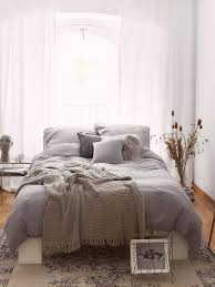 These are the three keywords to define your schlafzimmer grau weiß. Die 18 Schonsten Schlafzimmer In Grau Westwing