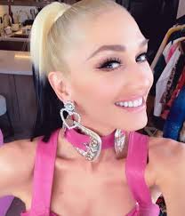 And have gwen stefani ring in your ears. Gwen Stefani S Youthful Appearance Leaves Fans Convinced She S Done This Hello