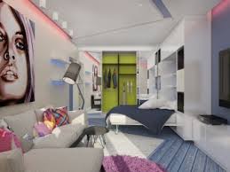 غرفة نوم بألوان رمادية 121 صورة تصميم داخلي مع سرير رمادي أفكار باللون الأبيض الرمادي أمثلة في ظلال رمادية بنية اللون