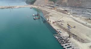 Filyos limanı projesinin altyapı inşaatlarının ihalesinin 2014'te yapıldığını belirten turhan, 2016'da sözleşmenin imzalanmasının ardından yer teslimi gerçekleştirilen 1. Filyos Limani Bu Yilin Sonunda Aciliyor