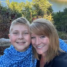 Help , pt maxedout but we in network with ins do we charge pt our fees or  insurance fee ? EOB show patient responsable for full fee . Ins company is  UHC