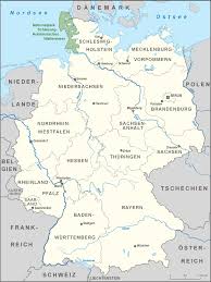 Das wattenmeer der nordsee ist eine im wirkungsbereich der gezeiten liegende, etwa 9000 km² große, 450 km lange und bis zu 40 km breite landschaft zwischen skallingen, dänemark, im nordosten und den helder, niederlande, im südwesten.den bei niedrigwasser freiliegenden grund der nordsee bezeichnet man als watt.es ist das größte wattenmeer der welt. Nationalpark Schleswig Holsteinisches Wattenmeer Wikipedia