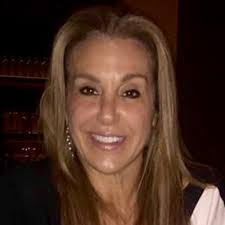 Lisa Colucci's Instagram, Twitter & Facebook