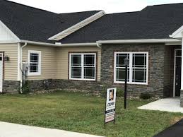 Maybe you would like to learn more about one of these? Nicolet Natural Stone Veneer Exterior Accent Wall And Wainscoting Klassisch Hauser Sonstige Von Quarry Mill Houzz