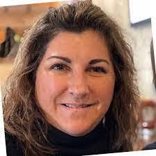 Stephanie Mangin's Instagram, Twitter & Facebook