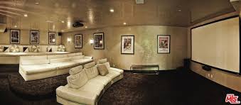 The New Hype House Is Where Clout House Members Used To Live In 2020 New Homes Los Angeles Homes House