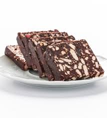 Va sfatuim incercati salamul de biscuiti cu rahat chiar acum. Salam De Biscuiti Cu Rahat Si Nuca Delicii Traditionale