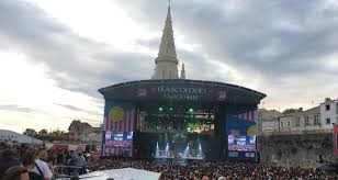 Ainsi en 2017, la rochelle et la réunion se sont associées pour proposer un nouveau festival ! La Rochelle Les Francofolies Ont Pris Leur Rythme De Croisiere