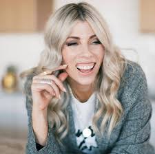 Allison Nader's Instagram, Twitter & Facebook