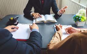 Sotii care au copii minori nascuti din casatorie, din afara casatoriei sau adoptati pot divorta în fata notarului public, conform art. Divort La Notar Divahair Ro