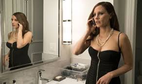 Voormalig olympiër molly bloom organiseert poker met hoge inzet voor beroemdheden, maar door haar vorstelijke levensstijl verdwijnt ze bijna achter de tralies. Molly S Game Batman And Spider Man Actors Inspired Player X In Netflix Movie Films Entertainment Express Co Uk