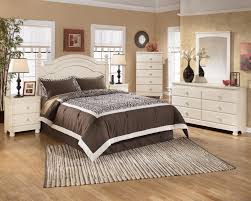 The headboard posts are each capped with a ball finial on square, inset posts. A S H L E Y C O U N T R Y C O T T A G E F U R N I T U R E Zonealarm Results