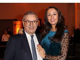 Schließlich hat er gemeinsam mit seiner frau phong lan hofer einen fünfjährigen sohn, der es sicher kaum erwarten kann, mehr zeit mit seinem papa zu verbringen. Gute Nachricht Jan Hofer Hat Heimlich Geheiratet